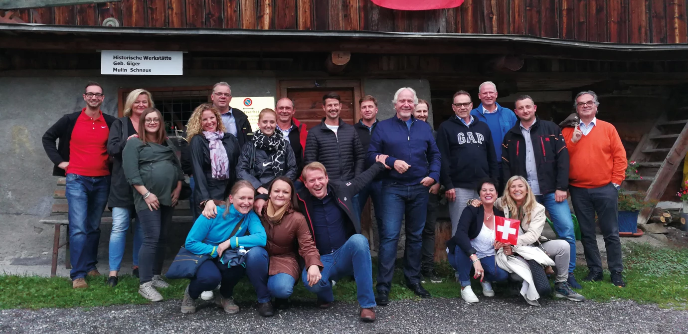 Das Rhomberg Bau AG Team vor der Mulin Schnaus Das Rhomberg Bau AG Team vor der Mulin Schnaus